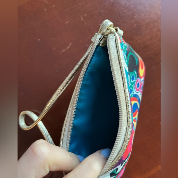 Coach Poppy Wristlet 🌸 - Picture 4 of 7